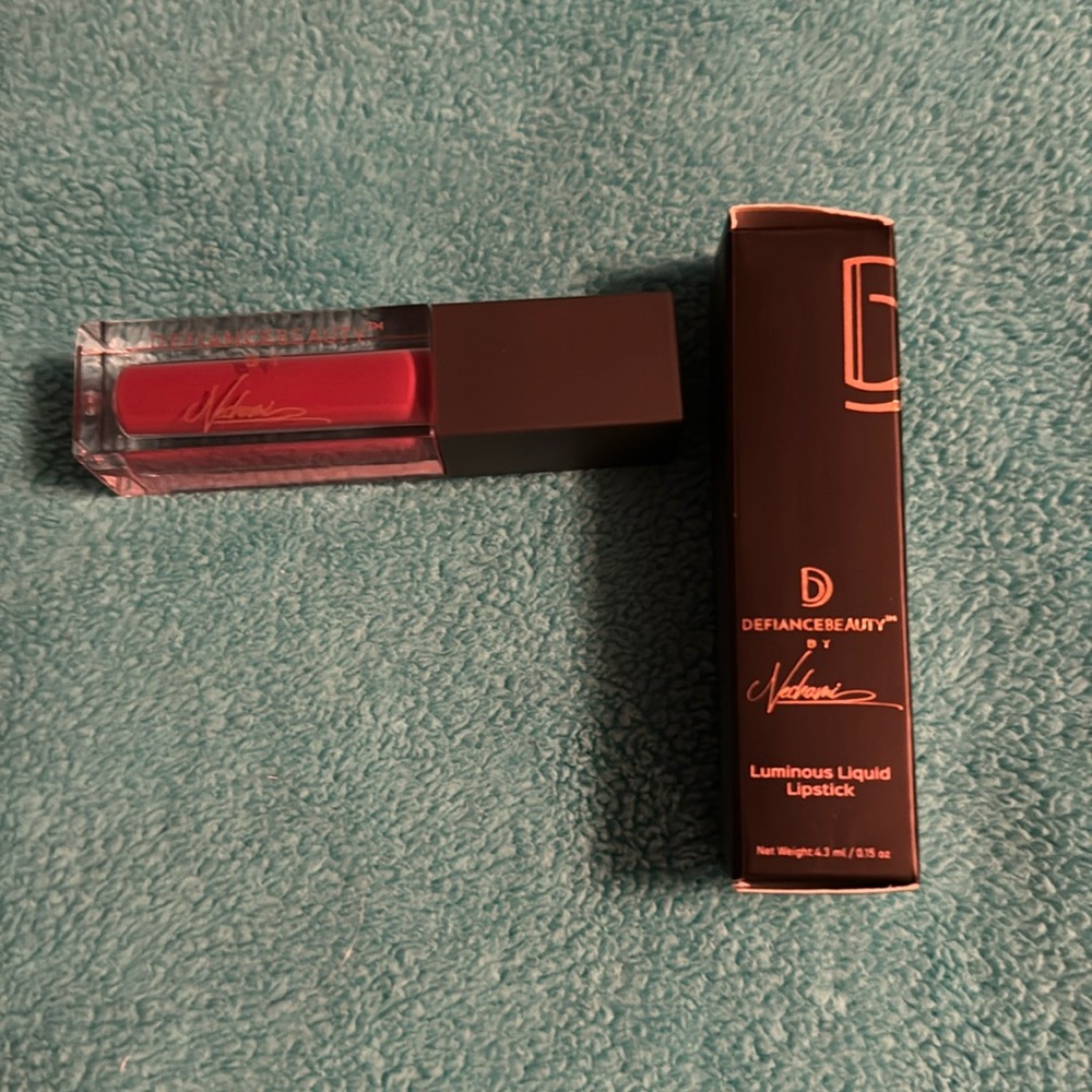 Defiance Beauty   Luminous Liquid Lipstick Color Empower 4.3ml 0.15oz NEW
